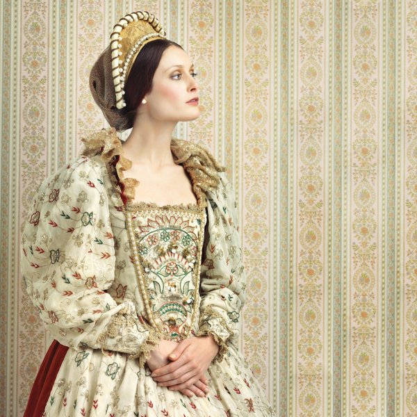 Which historical homes in the UK offer immersive Victorian Christmas experiences?