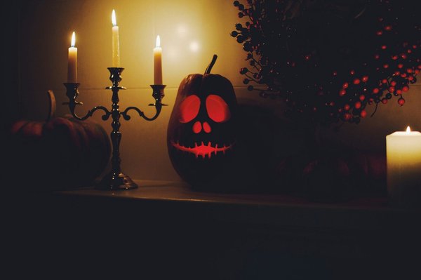 How can one find affordable ghost tours in Edinburgh?