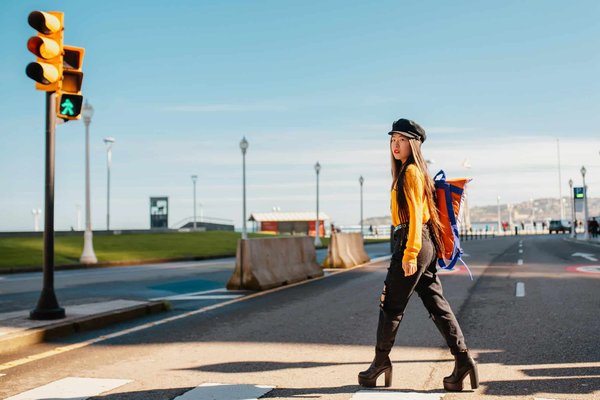 How can tourists take part in detailed workshops on the history of British pottery in Staffordshire?